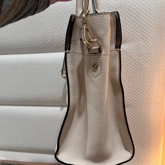 Authentic Michael Kors, leather tote. - Picture 4 of 5